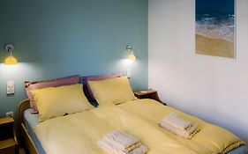 Blue Harbour House - Style Meets Comfort